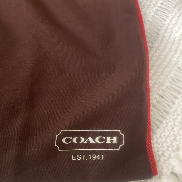 Coach cream colored Chain Handle Wristlet ,Dust Bag FREE 2 PR EARRINGS ALL NWTS - Picture 4 of 10